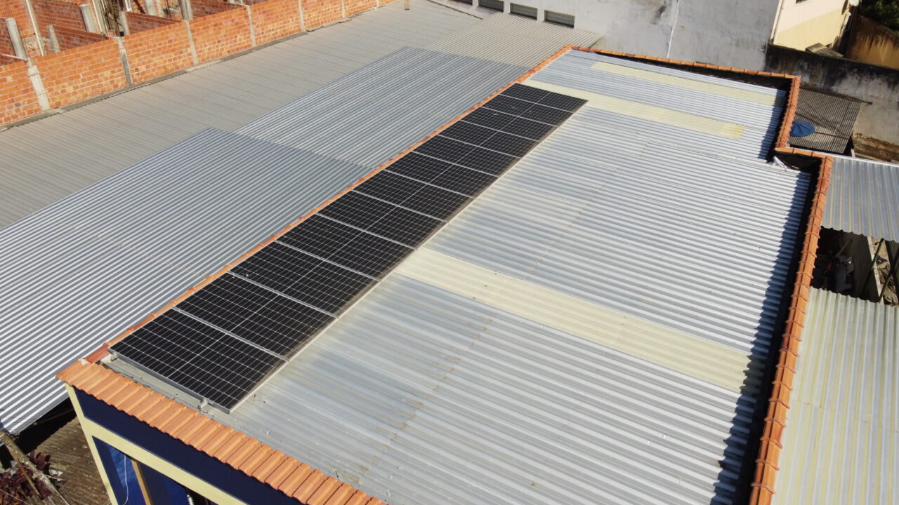 Sistema solar corporativo em Valença — 16,54 kWp