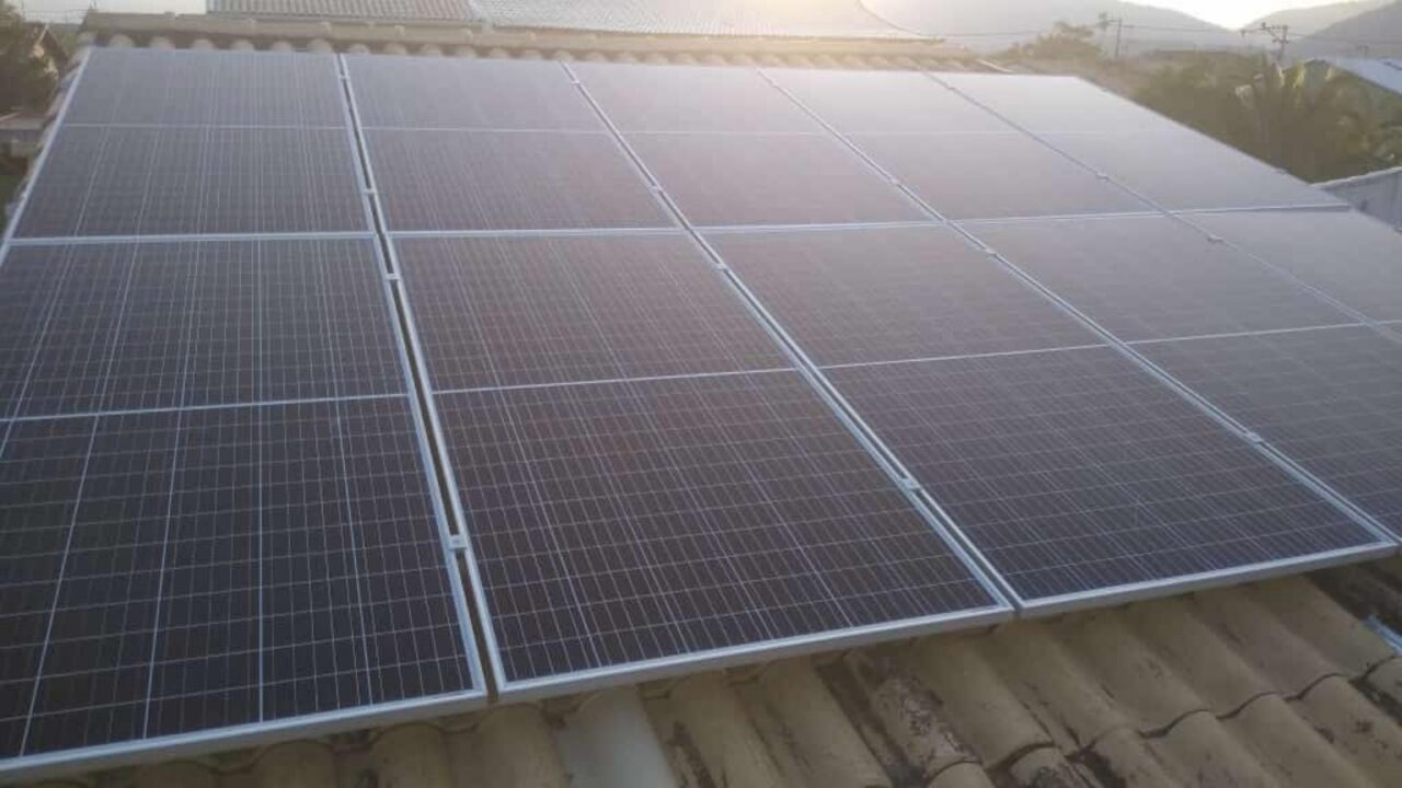 Sistema solar residencial em Maricá — 4,05 kWp