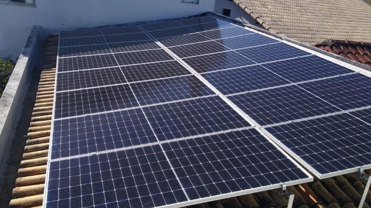 Sistema solar residencial em Cabo Frio — 17,10 kWp