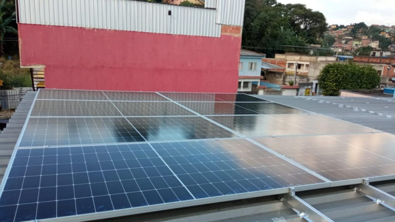 Sistema solar residencial em Nova Iguaçu — 4,04 kWp
