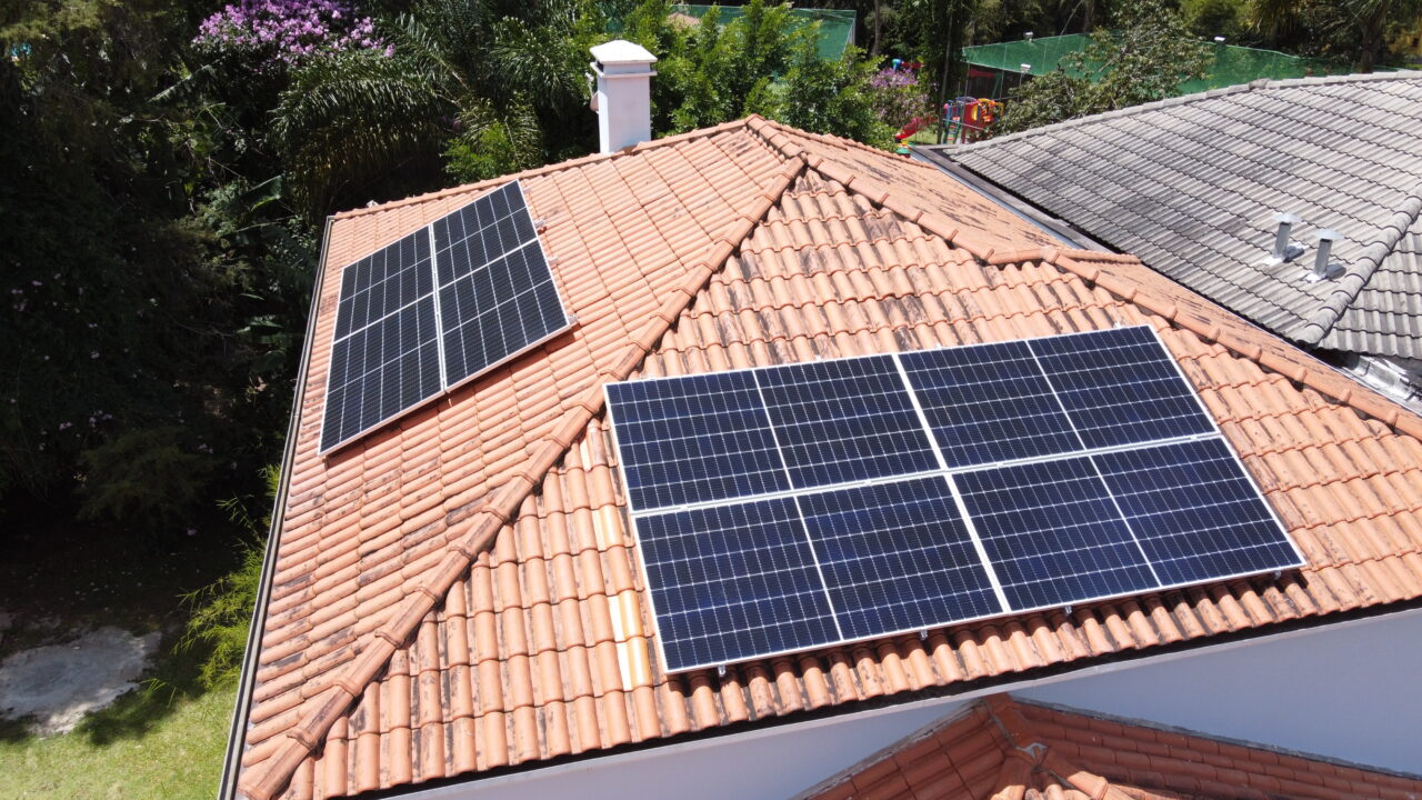 Sistema solar residencial em Teresópolis — 4,36 kWp