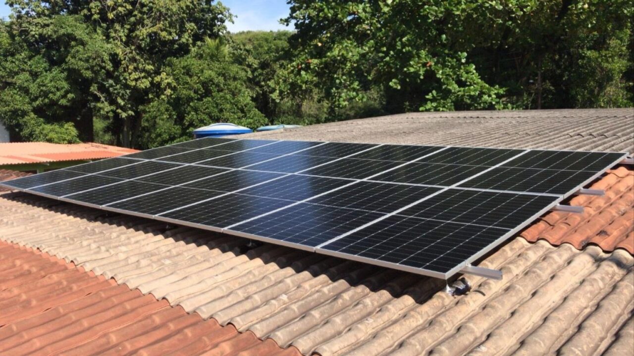 Sistema solar residencial em Nova Iguaçu — 7,0 kWp